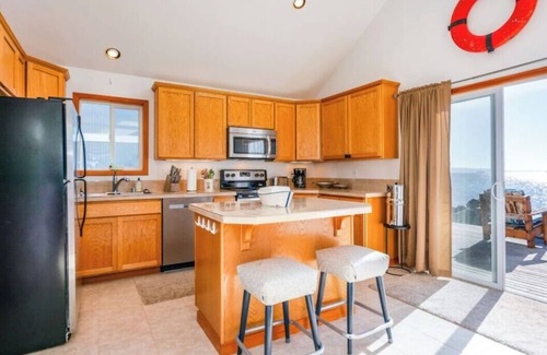 Everett Cottage | Hat Island Cottage by the Sound
