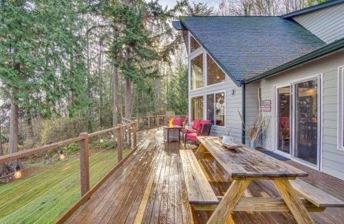 Everett House | Hat Island Home with Stunning View and Wraparound Deck