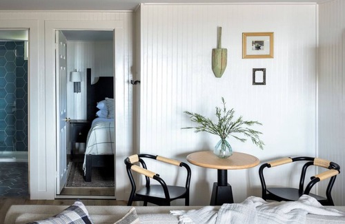 Ocean Point House | Hatchard House Two-Bedroom Suite | Bluebird Ocean Point Inn | Private Beach