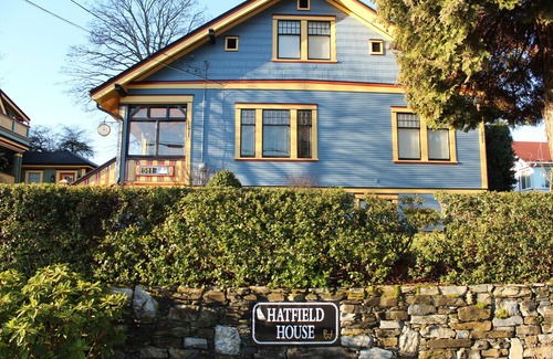 Regional District of Nanaimo House | Hatfield House, Ocean Views, Central Location
