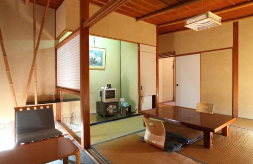 Yudanaka Shibu Onsen Hotel | Hatsunoyu