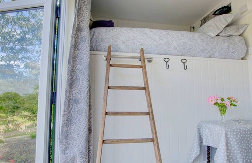 Hawkhurst House | Hattie the Horse Box