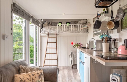 Hawkhurst House | Hattie the Horse Box