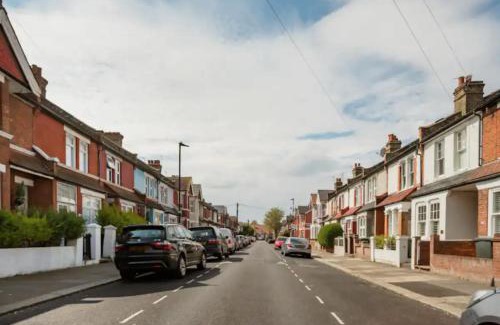 Tottenham House | Hatton Homes: Tottenham (Thackery Avenue)