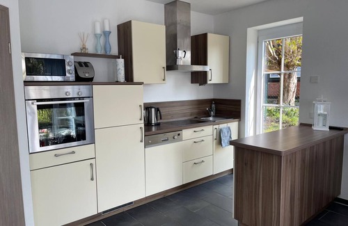 Fehmarn House | Haus am Dorfteich A 1/4 with e-charging option - child-friendly/enclosed