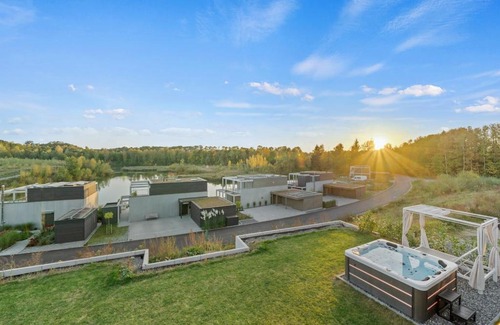 Baltringen Villa | Haus am See mit Whirlpool und Sauna