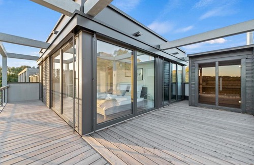 Baltringen Villa | Haus am See mit Whirlpool und Sauna