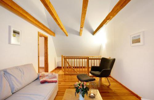 Herzfelde Apartment | Haus am See - zur roten Tür