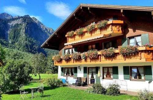 Hinterstein Apartment | Haus Angelika - Ferienwohnung Schrecksee