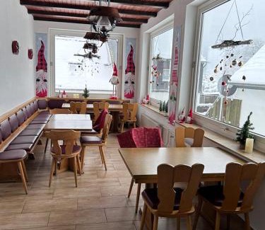 Langewiese Apartment | Haus Astenblick in Winterberg für bis zu 35 Personen für Wanderveranstaltungen und Familienfeiern