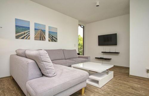 Lauterbach Apartment | Haus Hafenkieker FeWo 08 - Balkon, Hafenblick