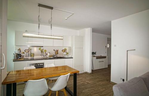 Lauterbach Apartment | Haus Hafenkieker FeWo 08 - Balkon, Hafenblick