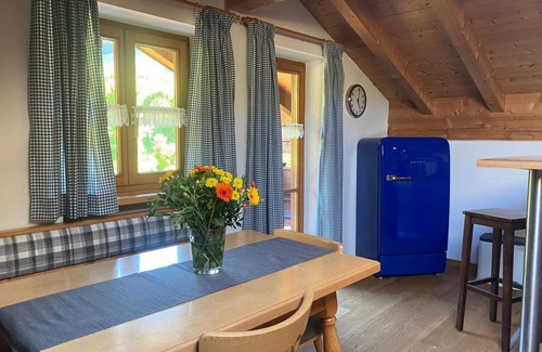 Weissbach an der Alpenstrasse Apartment | Haus Hager - Ferienwohnung im Dachgeschoss mit Südbalkon
