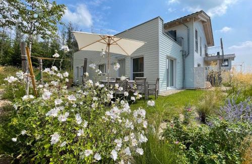 Lobstaedt Apartment | HAUS IM SCHILF 1 - Oase mit Seeblick - Adults only
