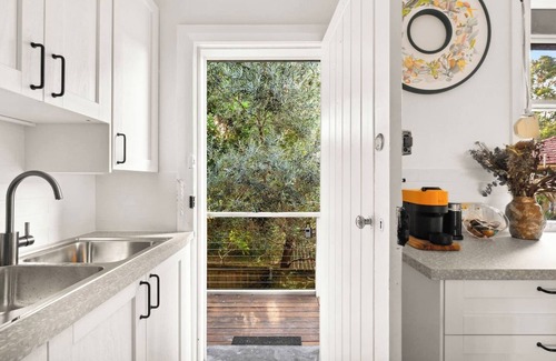 Coogee Apartment | Haus of Art Mid Century Modern by Coogee Beach