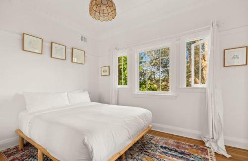 Randwick Apartment | 'Haus of Art' Mid-Century Modern by Coogee Beach