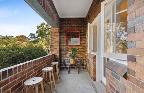 Randwick Apartment | 'Haus of Art' Mid-Century Modern by Coogee Beach