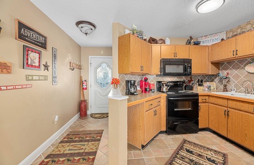 Chalet Village Ski Chalet | ⭐️Haus of the Rising Sun⭐️ 🌅Gatlinburg Cabin City & Mountain Views❤️Hot Tub❤️