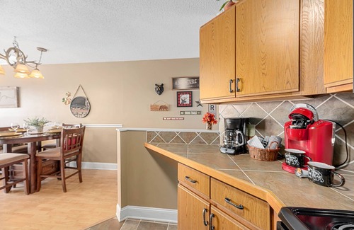 Chalet Village Ski Chalet | ⭐️Haus of the Rising Sun⭐️ 🌅Gatlinburg Cabin City & Mountain Views❤️Hot Tub❤️