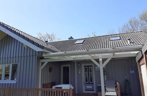 Ostersiel House | Haus SÜNNECK - Three Bedroom Apartment, Sleeps 5