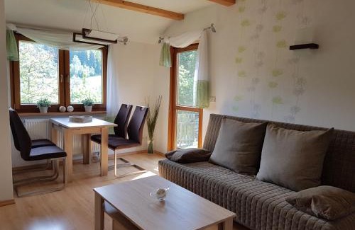 Stutzengrun House | Haus Talsperreneck