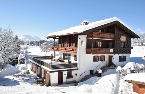 Groissenbach Apartment | Hausberg Zwei-Raum-Ferienwohnung, 46m², 2 Balkone, Sichtdachstuhl, Panoramafenster