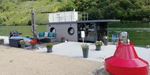 Polich Boat Rental | Hausboot auf der Mosel