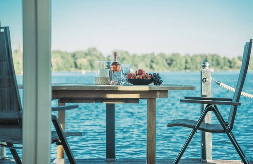 Werder Boat Rental | Hausboot Havelbiber Führerscheinfrei bis zu 6 Personen
