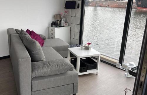 South Bremerhaven Boat Rental | Hausboot Lobster Bremerhaven