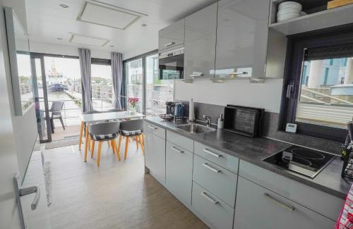 South Bremerhaven Boat Rental | Hausboot Lobster Bremerhaven
