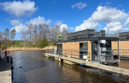 Rustersiel Boat Rental | Hausboot Resort Nordseeküste