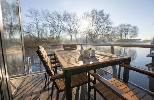 Bad Bederkesa House | Hausboot "Seerose"
