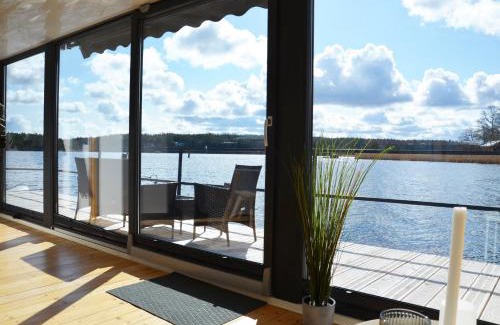 Hjorted House | Hausboot Terrace