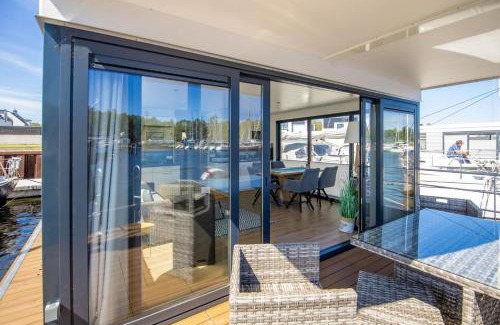 Peenemuende Boat Rental | Hausboot Träumerei - LP3