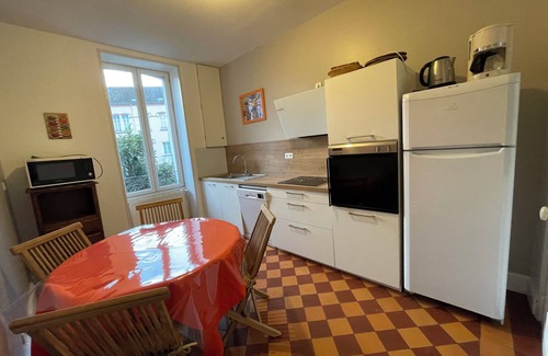 Chalon-sur-Saone Apartment | HAUSSMANIAN CITY APARTMENT WITH GARDEN