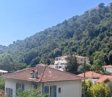 Ventabrun Apartment | Haut de maison niçoise - Calme, Charme et Vu Dégagée sur les Collines