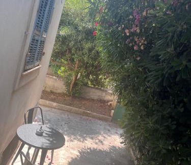 Ventabrun Apartment | Haut de maison niçoise - Calme, Charme et Vu Dégagée sur les Collines