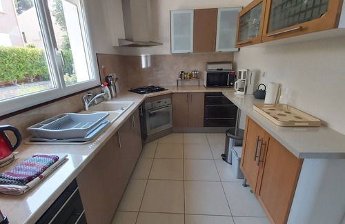 Six-Fours-les-Plages Apartment | Haut DE Villa Avec Jardin T4 76 M2
