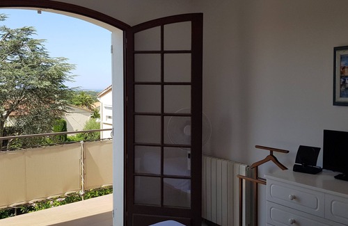 Six-Fours-les-Plages Apartment | Haut DE Villa Avec Jardin T4 76 M2