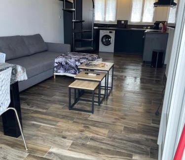 Pietrosella Apartment | Haut de villa vue mer 3 pièces climatisé & wifi 4 à 6 personnes