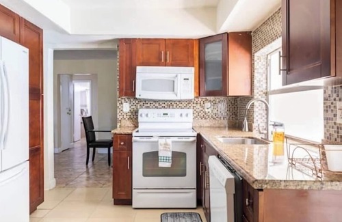 Sunrise House | Have a great relaxing time with the whole family in this pool getaway!