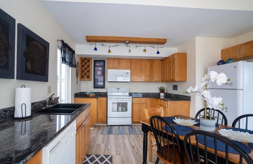 Chic's Beach Condo | Have a truly unforgettable experience while on vacation