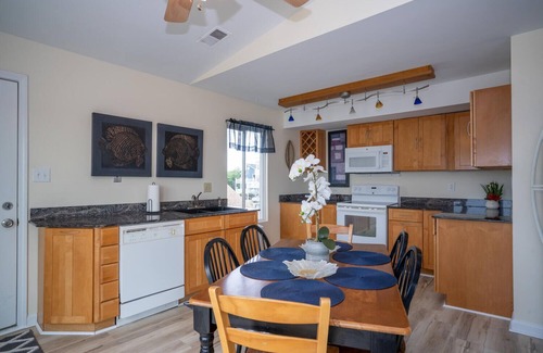 Chic's Beach Condo | Have a truly unforgettable experience while on vacation