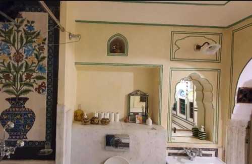 Pink City Apartment | Haveli Style Room