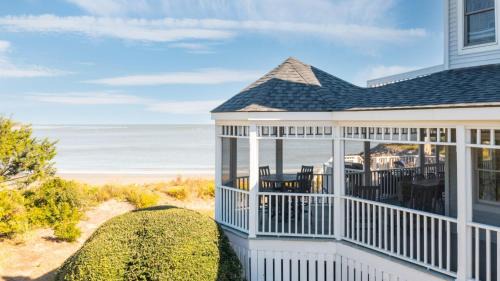Sullivan's Island Villa | Haven by AvantStay Luxury Beachfront Home w Pool Gorgeous Patios