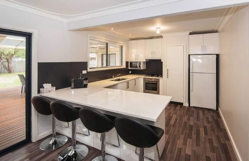 Broadwater House | Haven By the Bay- Short walk to Broadwater beach
