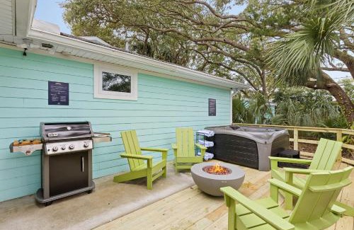 Vilano Beach House | Haven Grove Beach Bungalow w Hot Tub Game Room Blocks from the Water