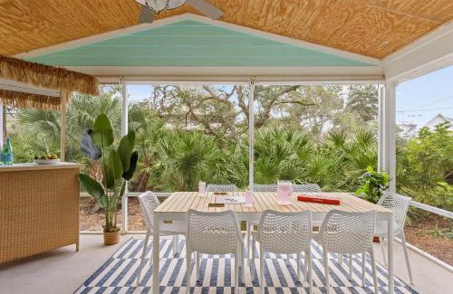 Vilano Beach House | Haven Grove Beach Bungalow w Hot Tub Game Room Blocks from the Water