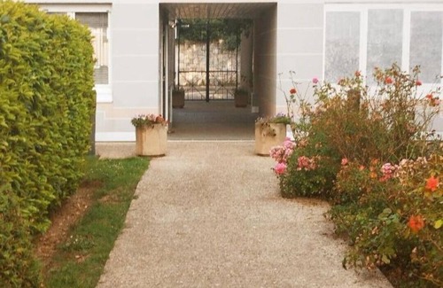 Chevilly-Larue Apartment | Haven of Peace