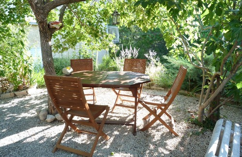 Pierrelongue House | Haven of peace in Drôme Provencal with large garden by the river